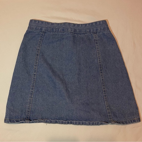 Cute Button-up Denim Skirt - Picture 2 of 3